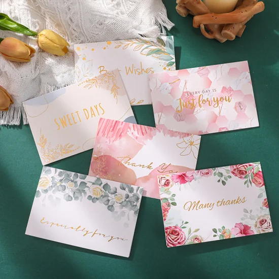 Tarjetas en blanco de papel Kraft vintage simples, tarjetas plegadas de felicitación, pintura